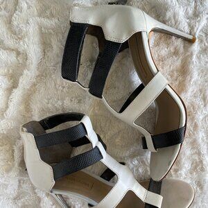 BCBG MAXAZRIA WHITE AND BLACK HEEL SIZE 8
